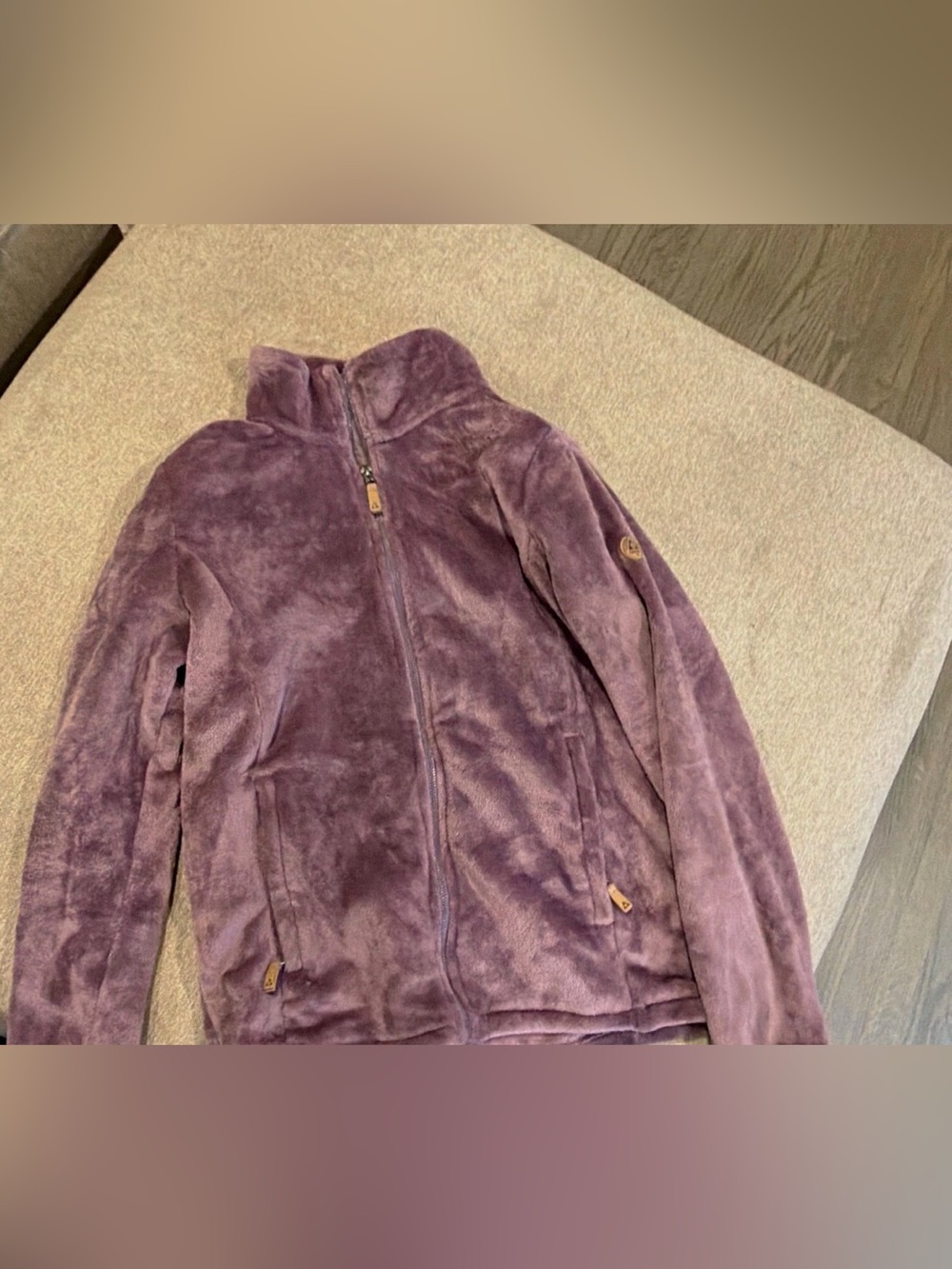Plush Full‑Zip Puffer Jacket in Plum